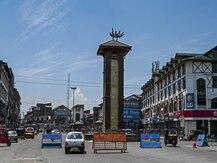 Jammu Kashmir | 23 देशातील राजदूत थांबलेल्या हॉटेलनजीक दहशतवाद्यांकडून गोळीबार