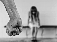 Domestic Violence: दिल्ली में इंसानियत शर्मसार, 48 साल की घर में काम करने वाली महिला के साथ मारपीट, बाल भी काटे